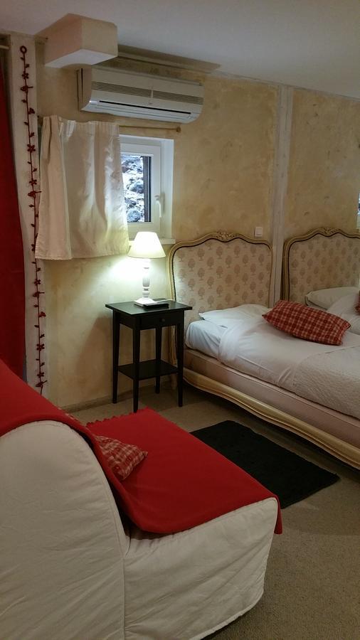 Chambres Touristiques La Cour Des Hotes Оберне Экстерьер фото